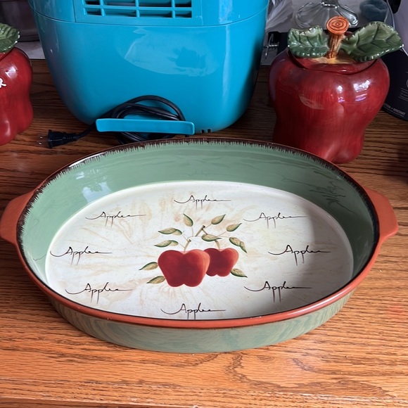 Rare Home Interiors Apple Orchard Collection 16” Casserole Dish - Picture 1 of 6